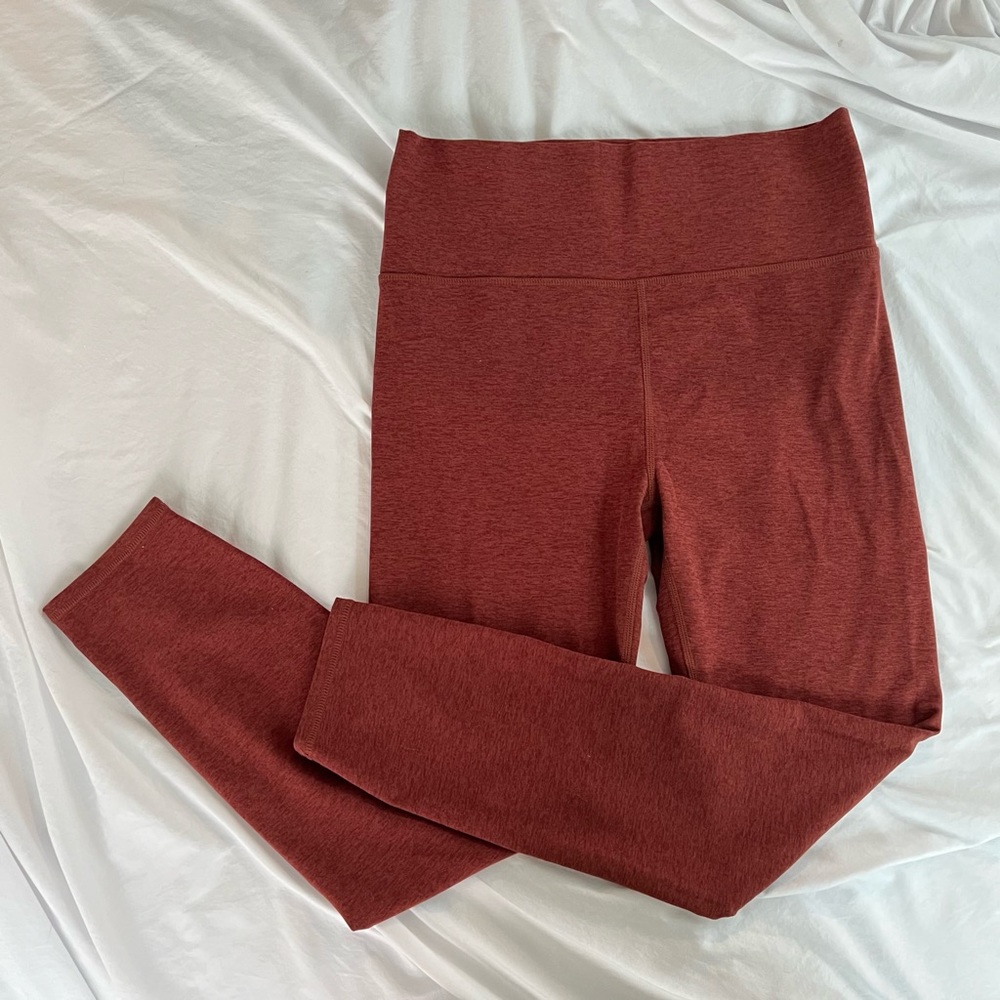 Vuori Studio Pocket Leggings in Heather Red